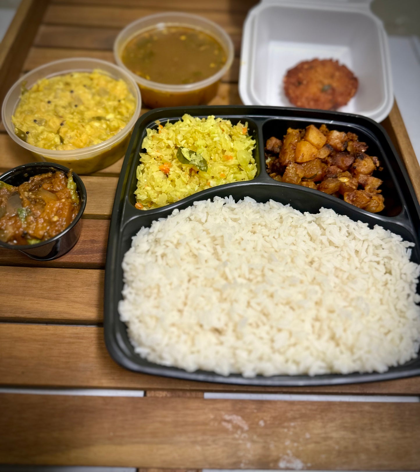 Veg meals (Ponni Rice, Keerai kootu, Potato Okra fry, Chapati, Dal Makhani, Semiya Kheer)